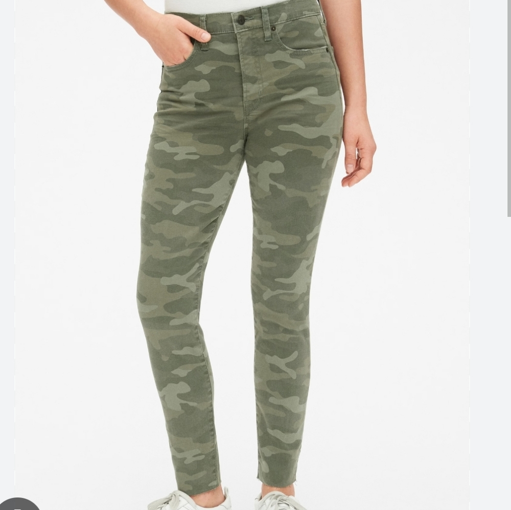 Gap True Skinny Green Camo Raw Edge Jean